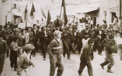 MINEROS ARMADOS EN UNA FOTOGRAFÍA HISTÓRICA