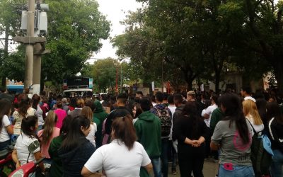 Clase Pública, Volanteada y Música en la EESO 328 (Puerto San Martín, Santa Fe),                                                En el marco de la huelga docente santafesina.                                                                                El aporte en la agitación desde lo particular a lo general