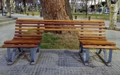 PARA DOMINAR EL MUNDO  SE NECESITAN DOS COSAS:  DÓLARES Y BANCOS