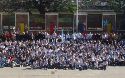 DETRÁS ESTÁ LA GENTE