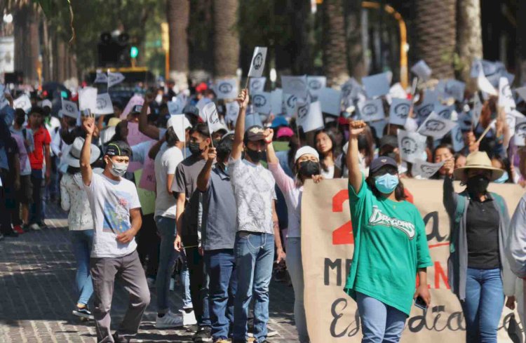 SIN SALIR DE LA SORPRESA Y EL DESCONTENTO