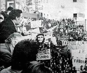 “A VER QUIEN ES EL QUE LA TIENE MAS LARGA”.UNA FORMA MILITANTE QUE AGONIZA