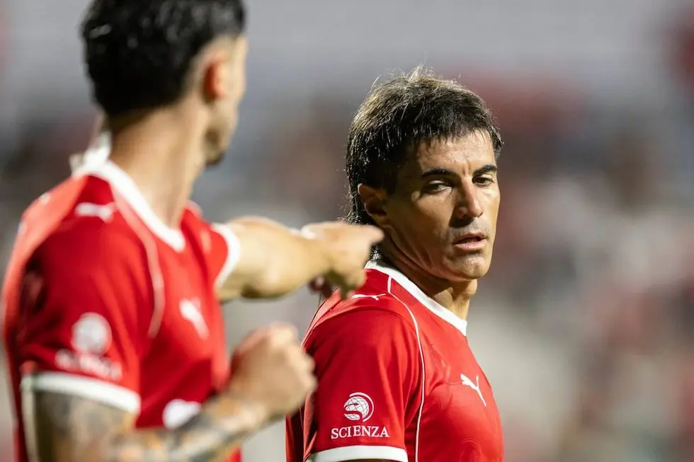 LA MISERIA CAPITALISTA .LA POESIA COMO ARMA. EL “TEMA DE LOS MOSQUITOS” EN UNA TRANSMISIÓN  DEPORTIVA