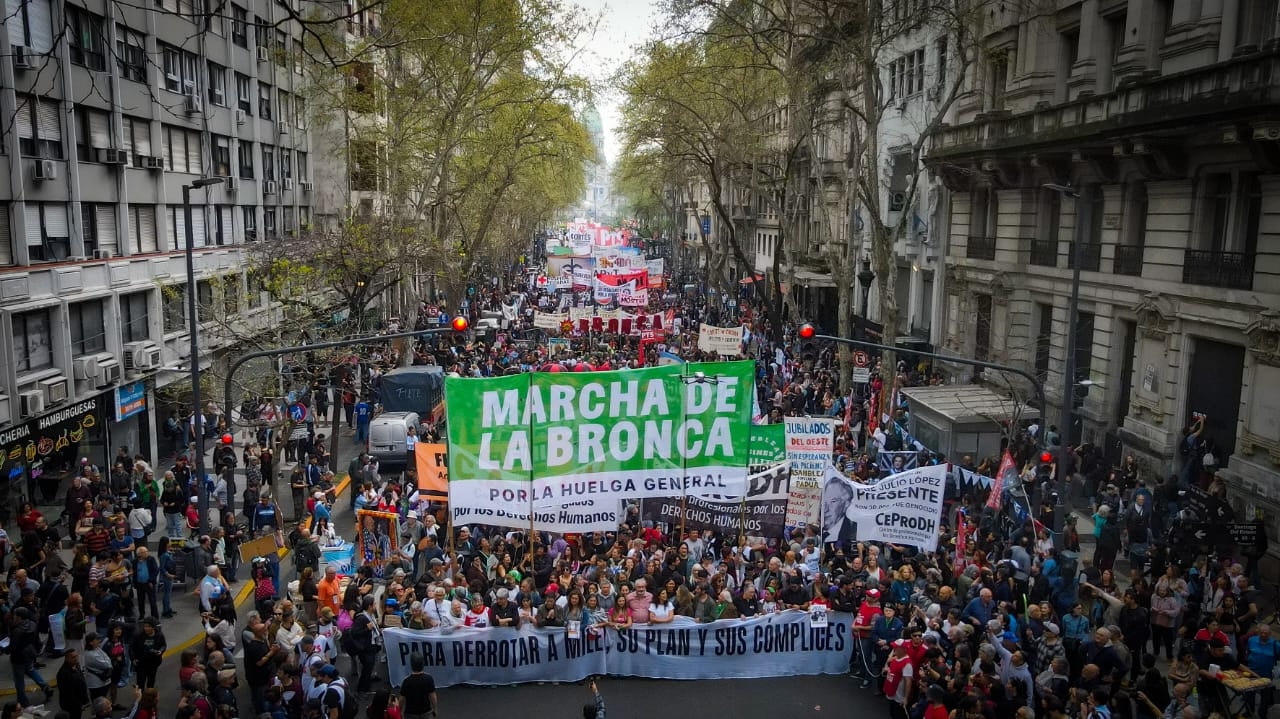 «El amor vence al odio, pero mejor es la huelga general»